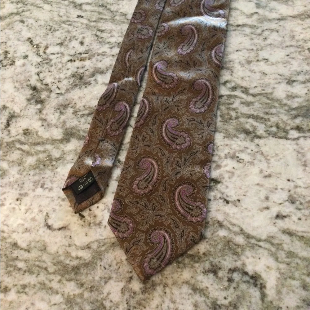 Ermenegildo Zegna Brown Paisley Silk Tie with Pink Accents
